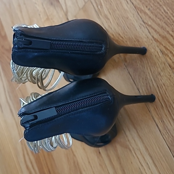 🔶️5 for $30🔶️ Black and Gold Ankle Strap Hi Heeled Sandals - Picture 3 of 4